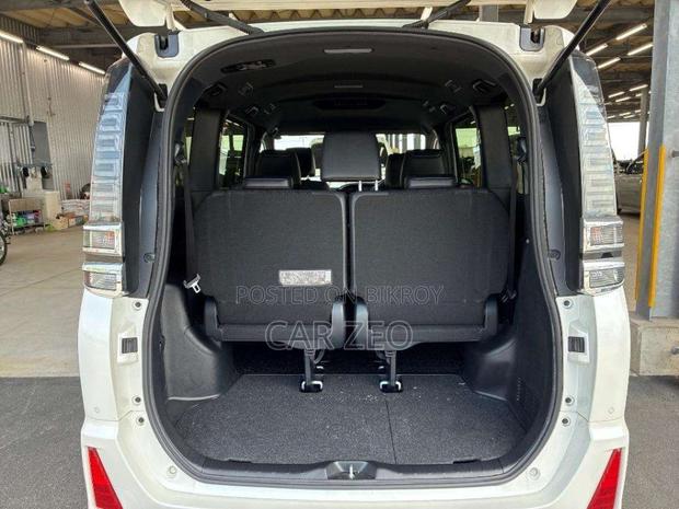 Toyota Voxy Hybrid ZS Kirameki III 2WD 7-Seater 2021 Pearl