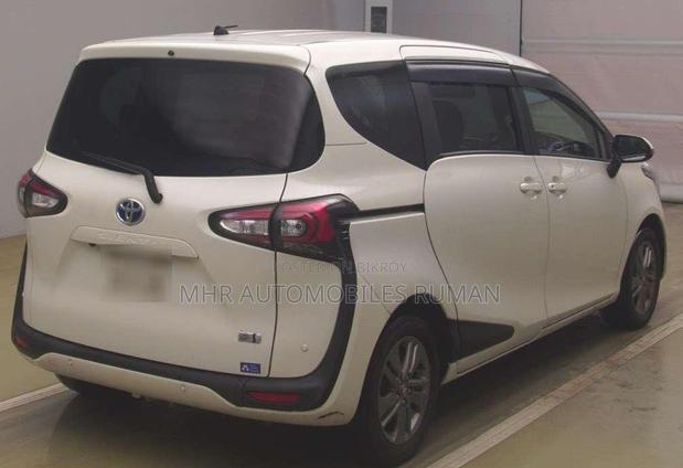 Toyota Sienta 1.5 Hybrid FWD 2021 Pearl
