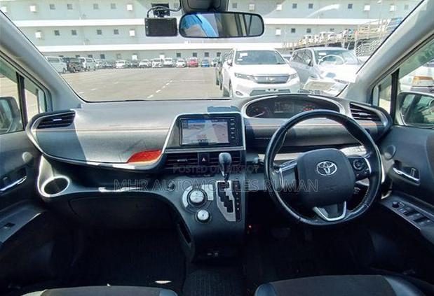 Toyota Sienta 1.5 Hybrid FWD 2021 Pearl