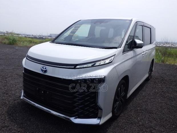 Toyota Voxy Hybrid S-Z 2WD 7-Seater 2022 Pearl