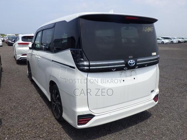 Toyota Voxy Hybrid S-Z 2WD 7-Seater 2022 Pearl