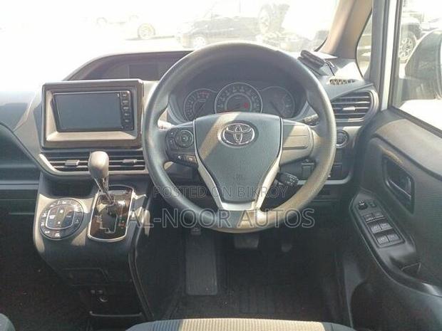 Toyota Noah 2021 Pearl