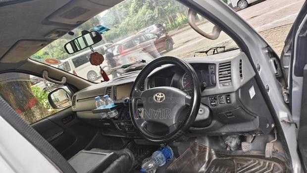 Toyota Grand HiAce 2002 Silver