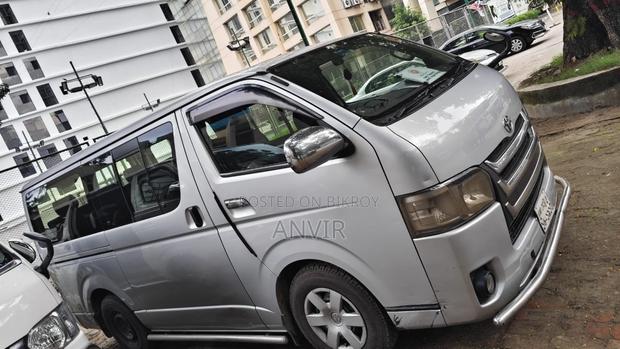 Toyota Grand HiAce 2002 Silver