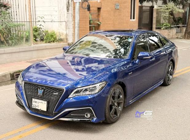 Toyota Crown 2018 Blue