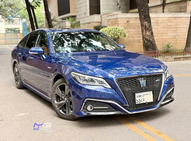 Toyota Crown 2018 Blue