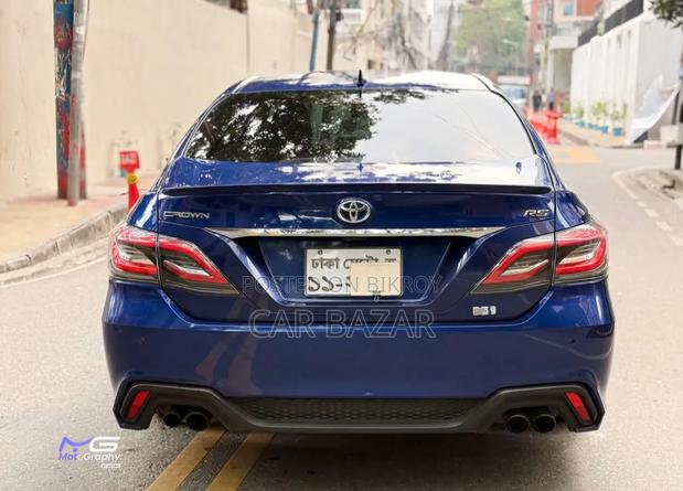 Toyota Crown 2018 Blue