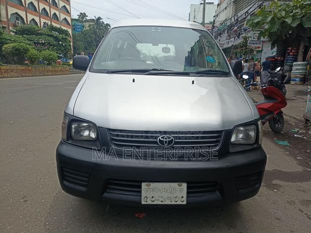 Toyota Noah 2003 Silver
