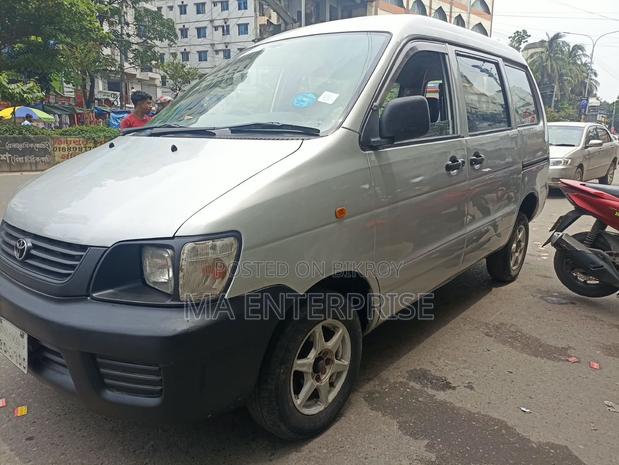 Toyota Noah 2003 Silver