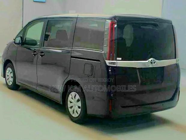 Toyota Noah 2021 Red