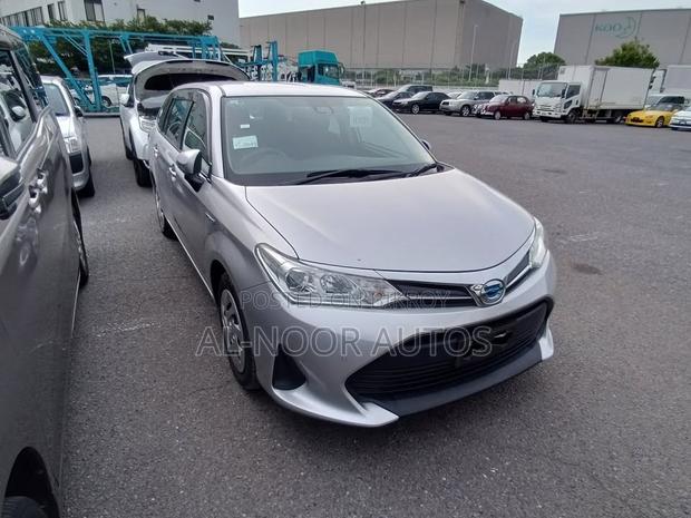 Toyota Corolla Fielder 1.5 Hybrid FWD 2021 Silver