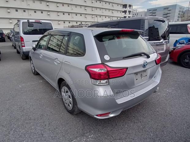 Toyota Corolla Fielder 1.5 Hybrid FWD 2021 Silver