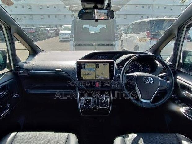 Toyota Esquire 2021 Silver