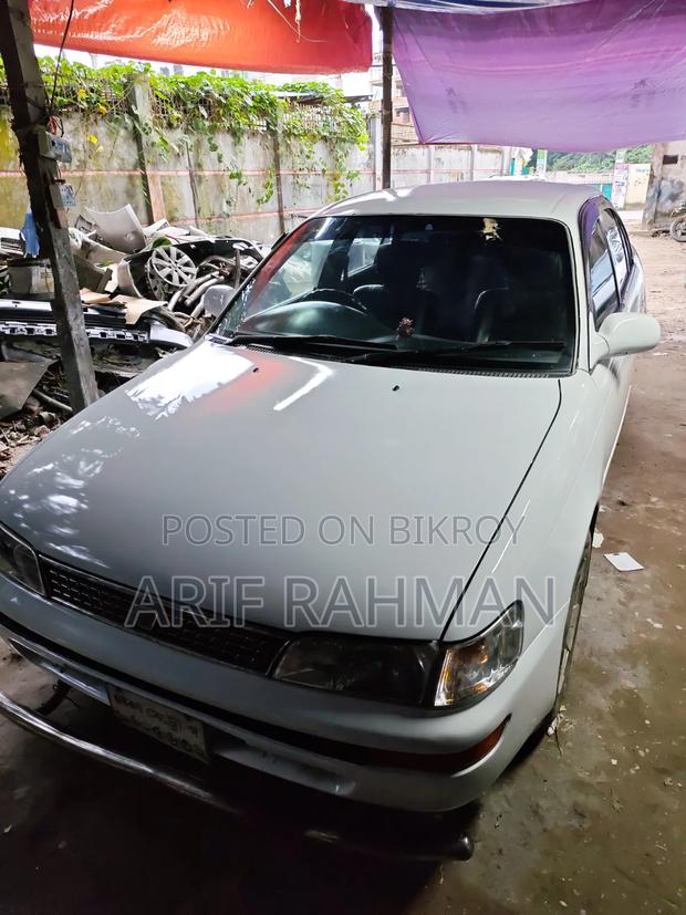 Toyota Corolla 1993 White