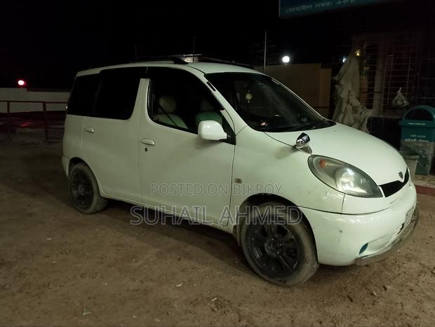 Toyota Fun Cargo 2001 White