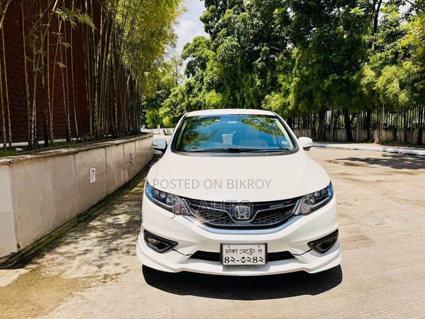 Honda Jade 2015 White