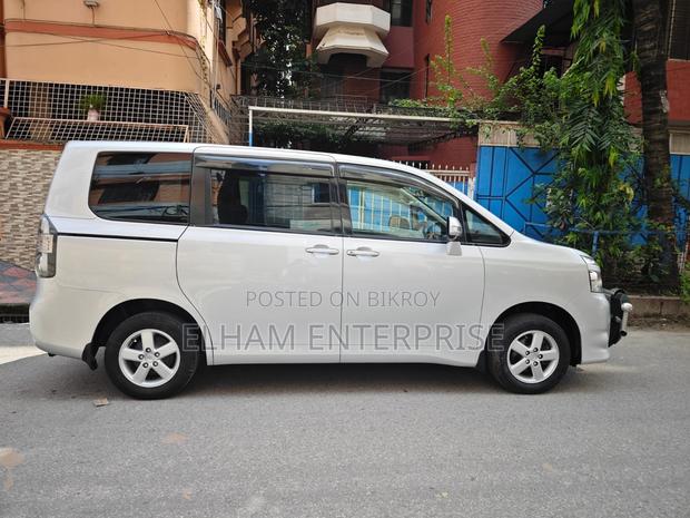 Toyota Voxy ZS Kirameki II 2WD 7-Seater 2009 Silver