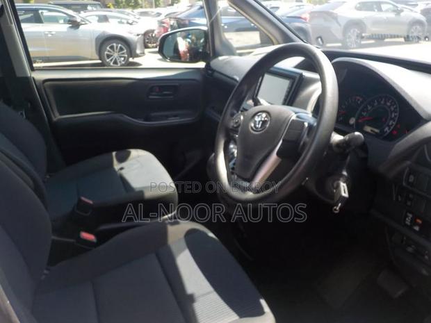 Toyota Noah 2.0 FWD (8 Seater) 2021 Silver