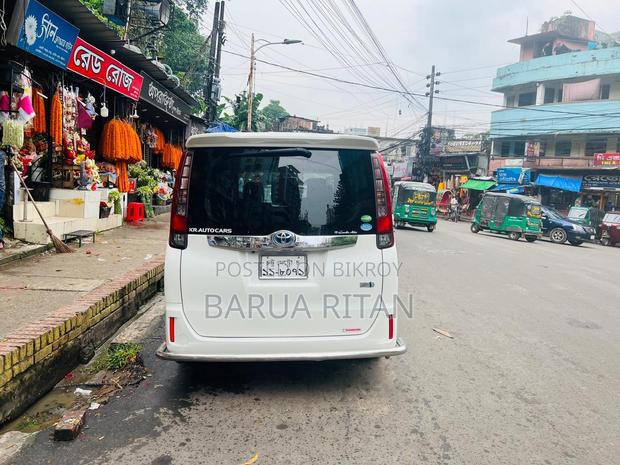 Toyota Noah 1.8 FWD Hybrid (7 Seater) 2015 Pearl