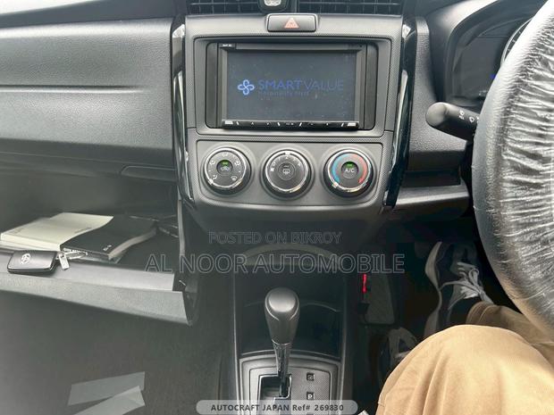 Toyota Axio 2021 Pearl