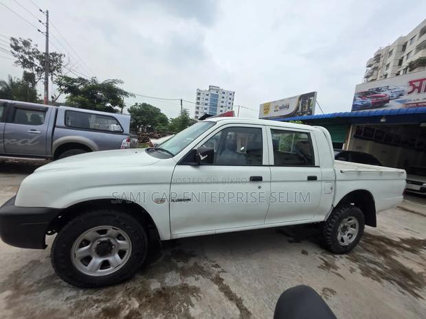 Mitsubishi L200 2006 White