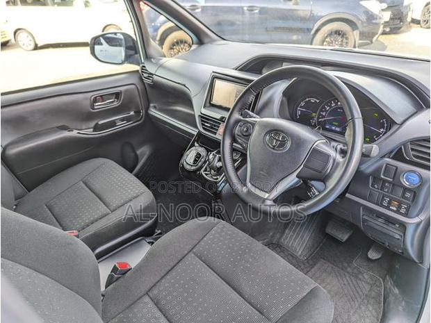 Toyota Noah 2021 Pearl
