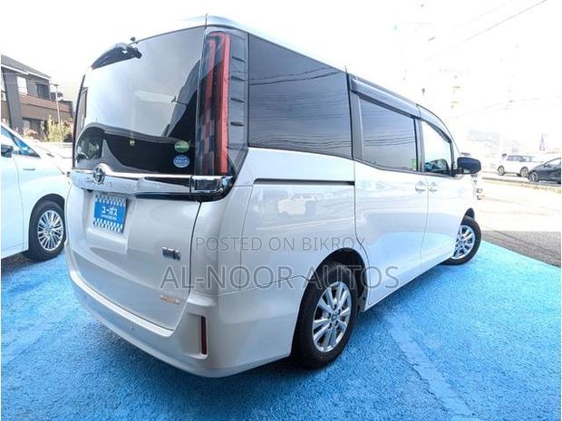 Toyota Noah 2021 Pearl