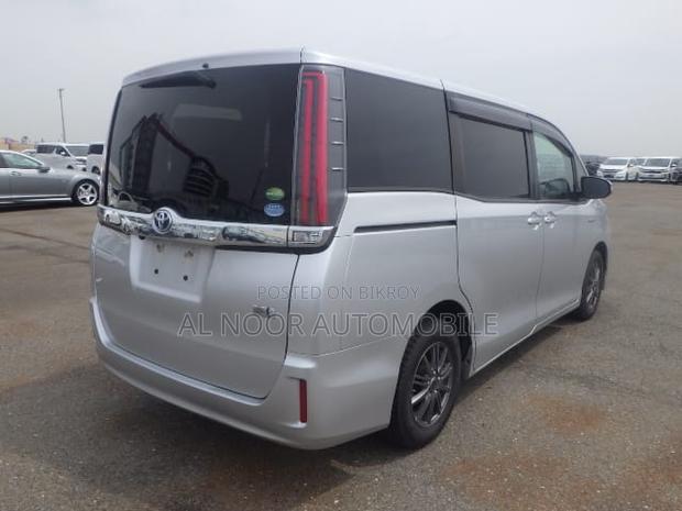 Toyota Noah 2021 Silver