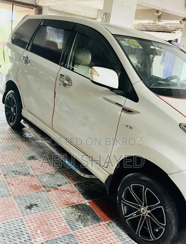 Toyota Avanza 2012 White