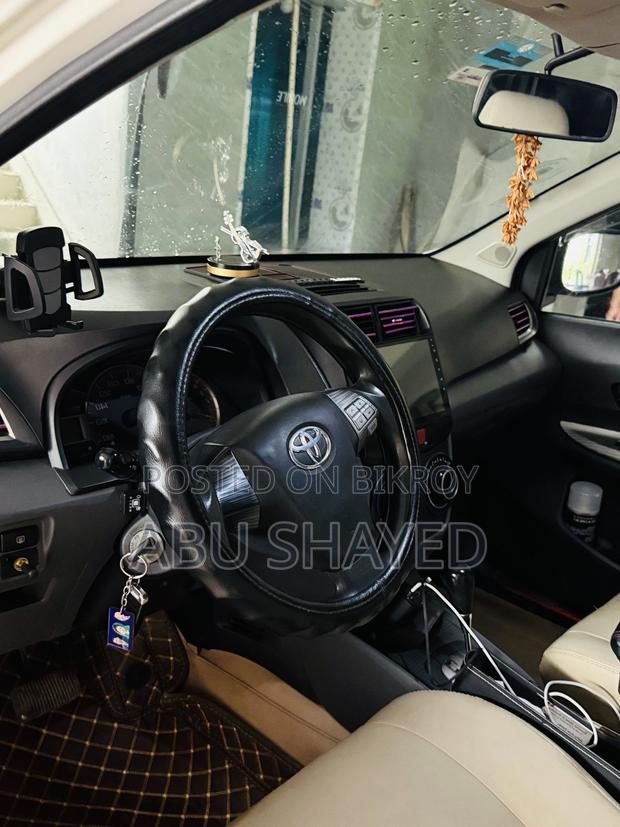 Toyota Avanza 2012 White