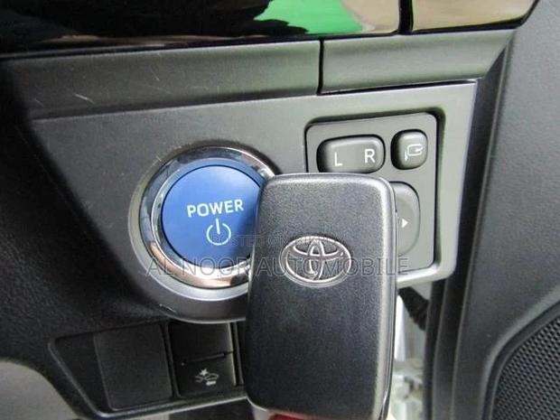 Toyota Corolla Fielder 2021 Pearl