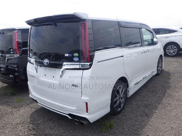 Toyota Esquire 2021 Pearl