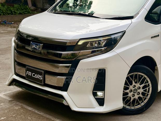 Toyota Noah 1.8 FWD Hybrid (7 Seater) 2018 Pearl