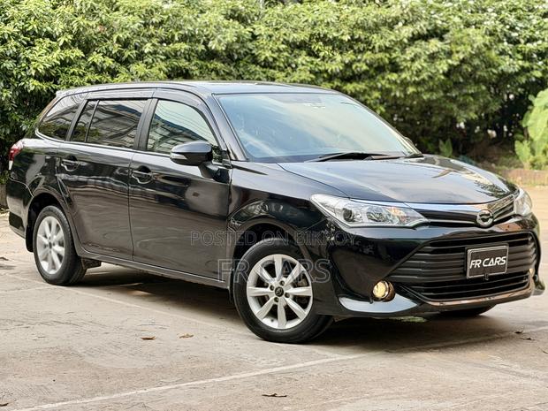 Toyota Corolla Fielder 1.5 Hybrid FWD 2017 Black