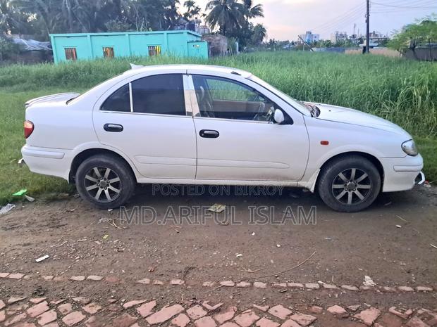 Nissan Sunny 2003 White