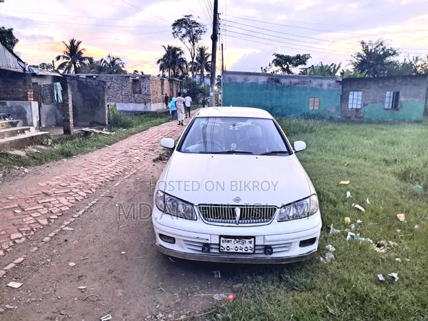 Nissan Sunny 2003 White