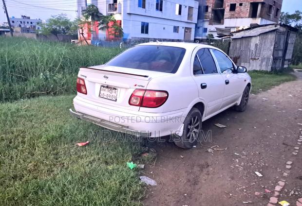 Nissan Sunny 2003 White