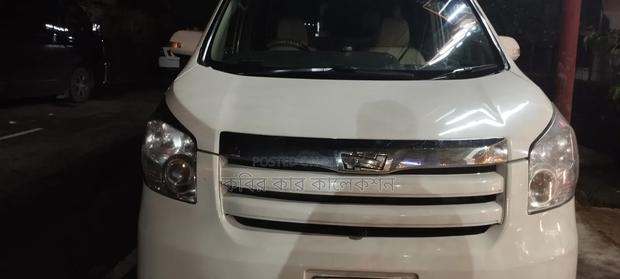 Toyota Noah 2010 Pearl