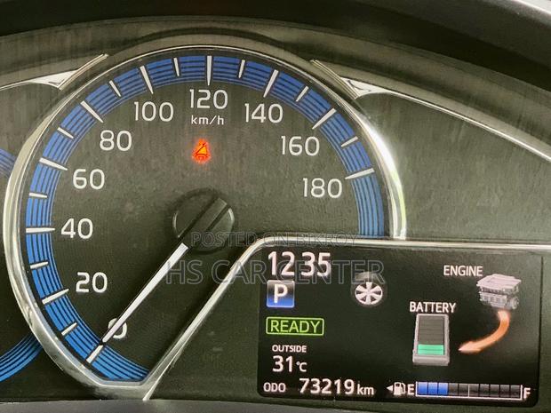 Toyota Axio 1.5 Hybrid 2WD 2015 Silver