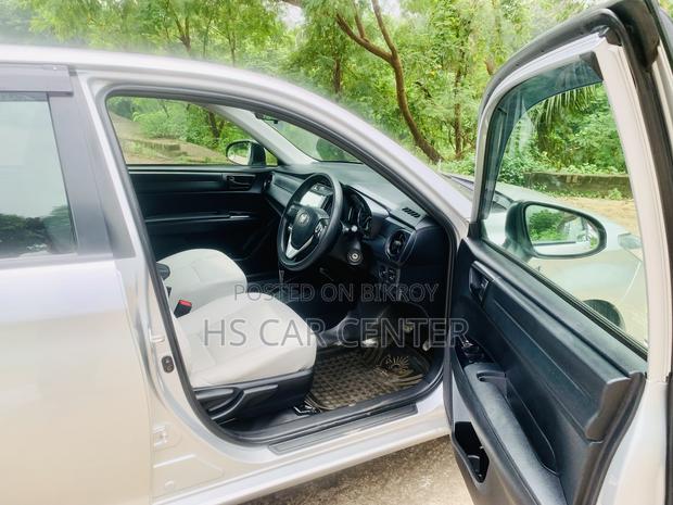 Toyota Axio 1.5 Hybrid 2WD 2015 Silver
