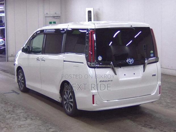 Toyota Esquire 2020 Pearl