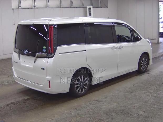 Toyota Esquire 2020 Pearl