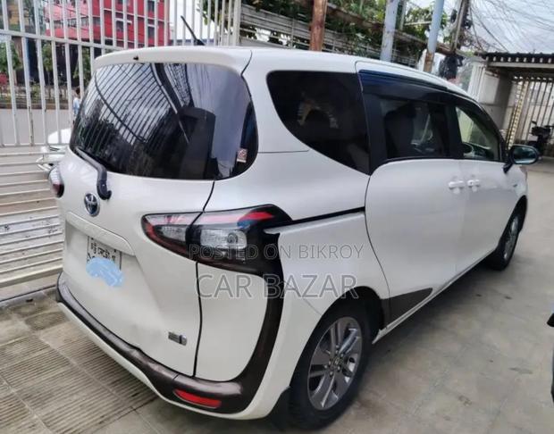 Toyota Sienta 1.5 Hybrid FWD (6-seater) 2015 White