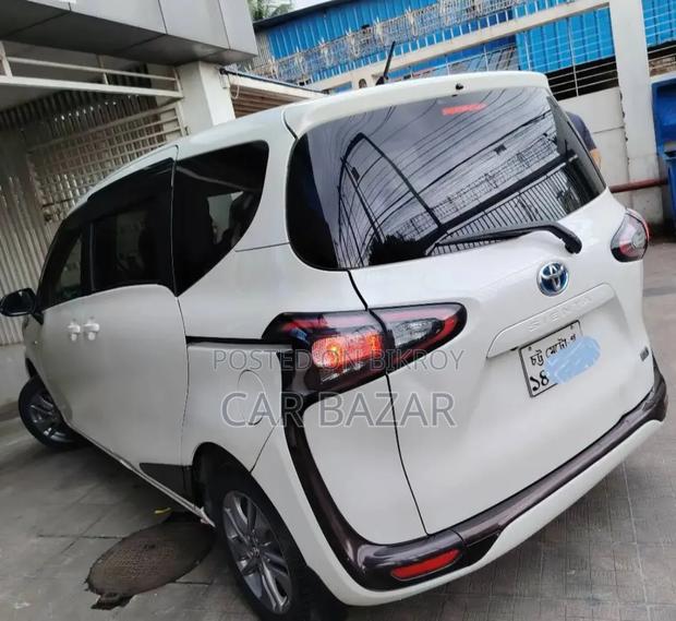Toyota Sienta 1.5 Hybrid FWD (6-seater) 2015 White