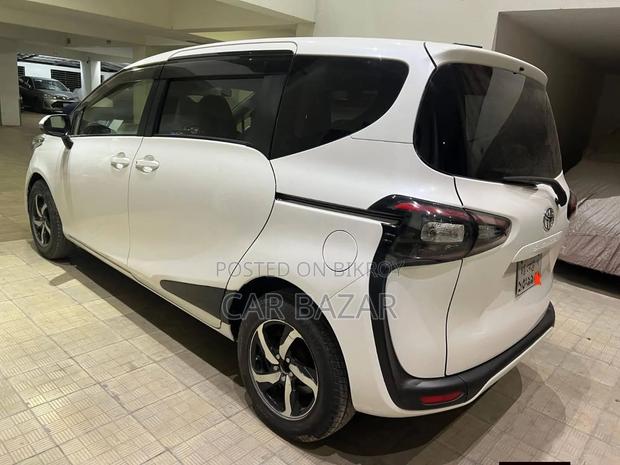 Toyota Sienta 1.5 FWD 2015 Pearl