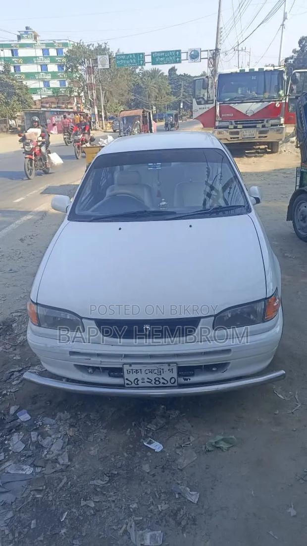 Toyota Corolla 1998 White