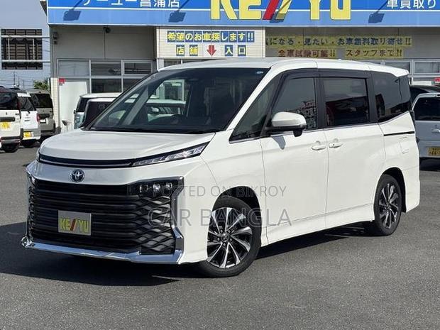 Toyota Voxy 2023 Pearl