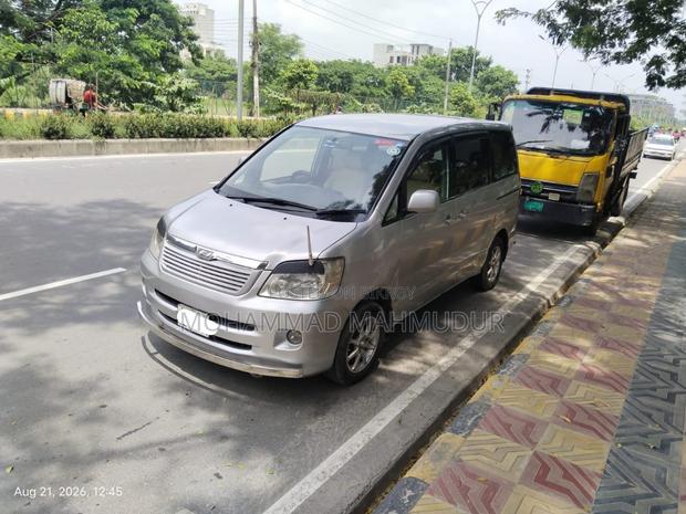 Toyota Noah 2.0 AWD (8 Seater) 2003 Silver