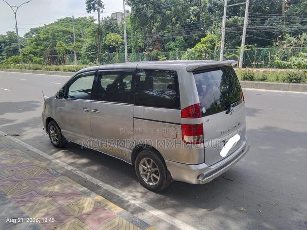 Toyota Noah 2.0 AWD (8 Seater) 2003 Silver