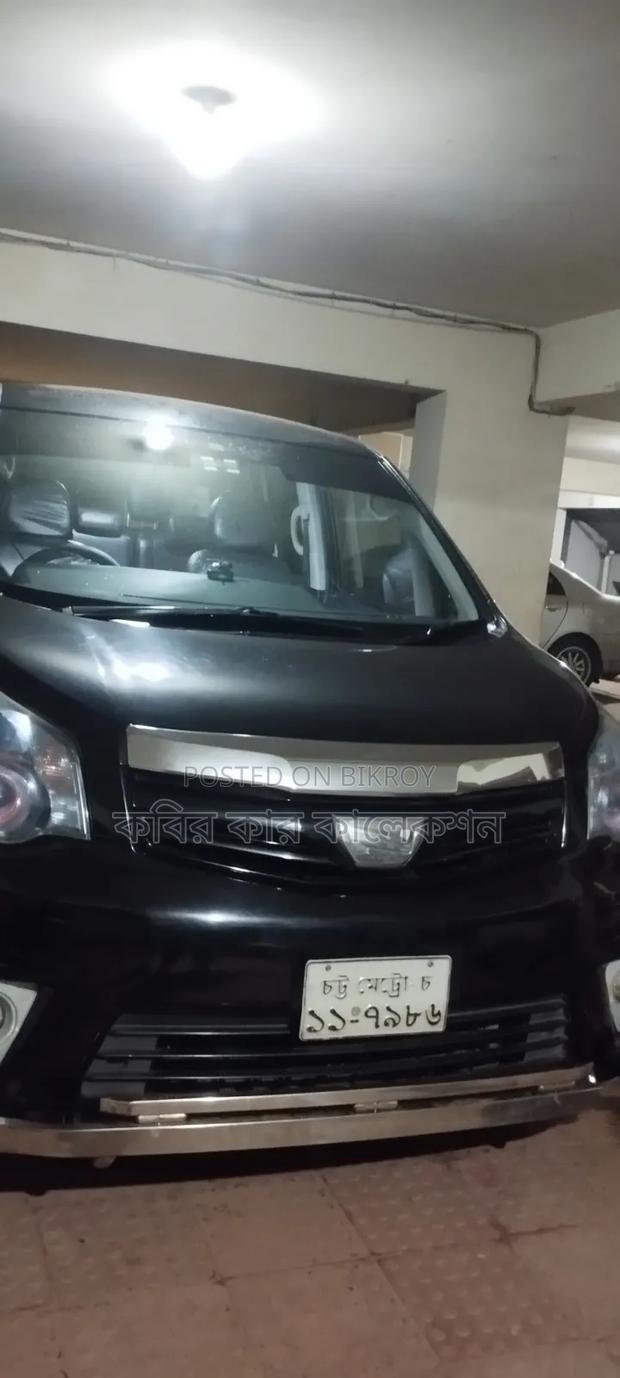 Toyota Noah 2012 Black